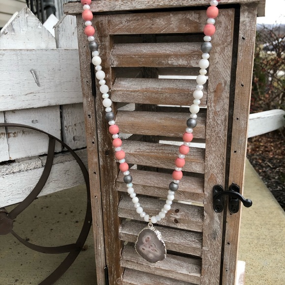 Summer Sun Agate Necklace - Picture 2 of 3